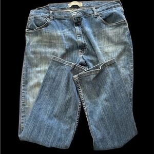 Wrangler distressed jeans. Casual Fit. Size 38/30​